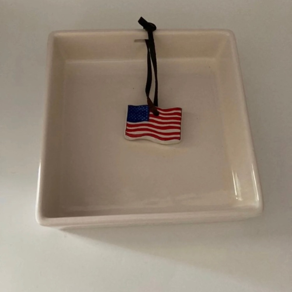 Rae Dunn Napkin Holder with Flag Shaped Weight - Picture 2 of 8